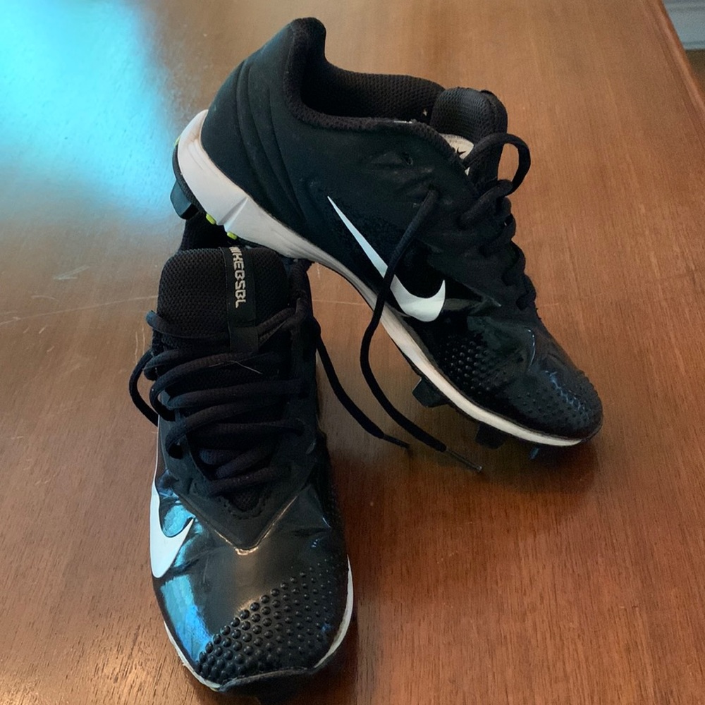 Boys Size 3.5 Nike Vapor cleats baseball football